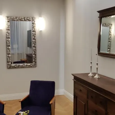 W Modernistycznej Kamienicy W Gdyni Apartment *