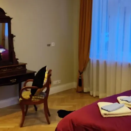 W Modernistycznej Kamienicy W Gdyni Apartment *