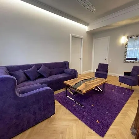 W Modernistycznej Kamienicy W Gdyni Apartment *