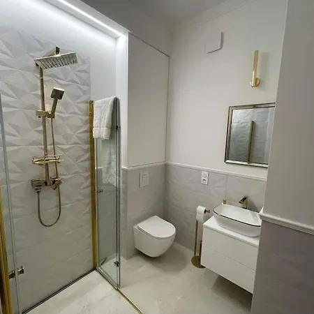 W Modernistycznej Kamienicy W Gdyni 格丁尼亚