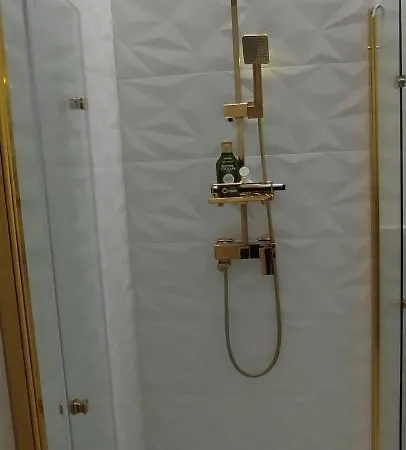 W Modernistycznej Kamienicy W Gdyni 公寓 *